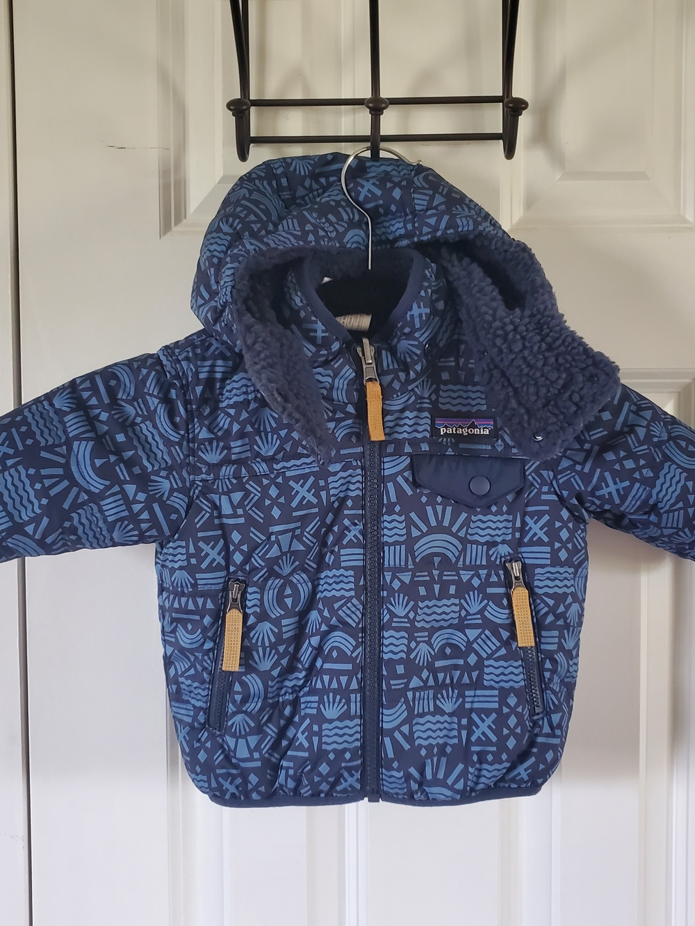 Patagonia Kids Navy & Light Blue Patterned Puffer Jacket with Hood